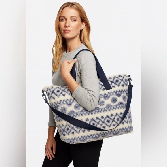 Pink Victoria’s Secret fair isle Sherpa weekender bag - Picture 2 of 7